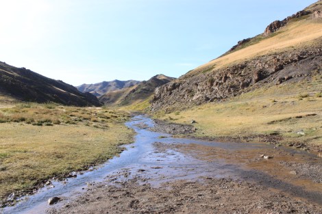 The stream flowing through the river gorge .. 