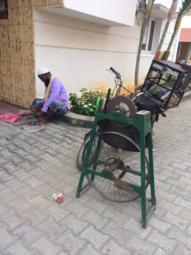 The knife sharpener is first fixing the grinder stone.