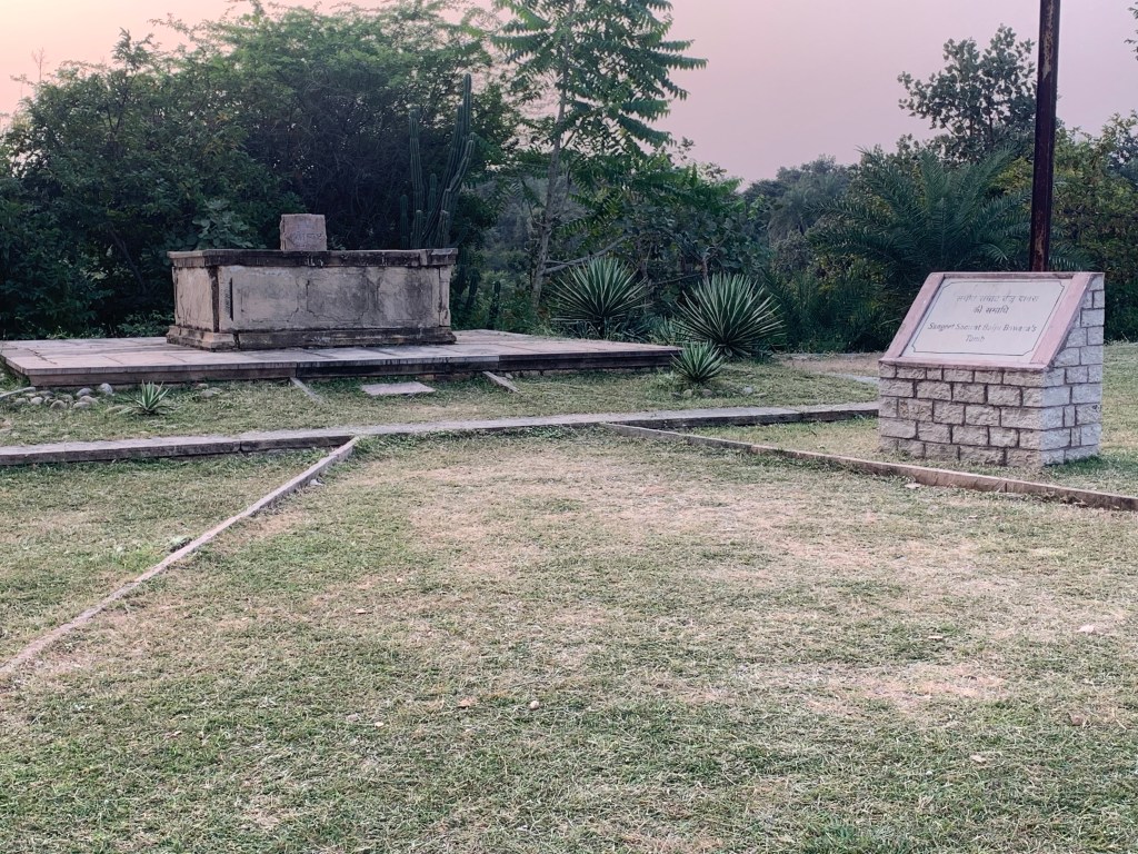 Baiju Bawra Samadhi - Chanderi Fort