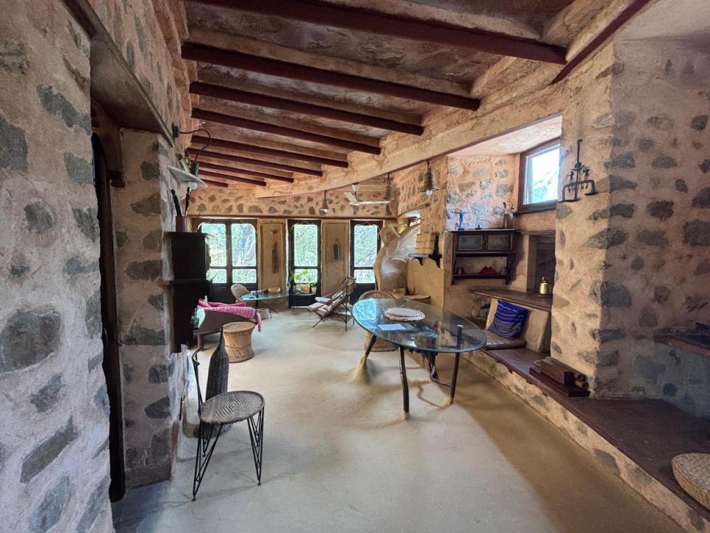 Van Bhoj Living room